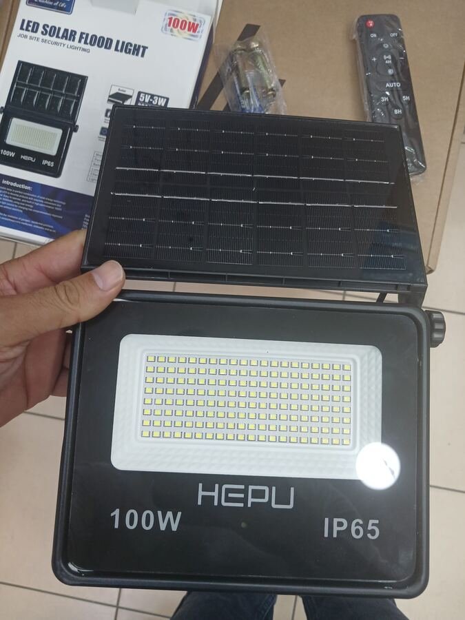 HEPU 100W LED Solar Flood Light IP65